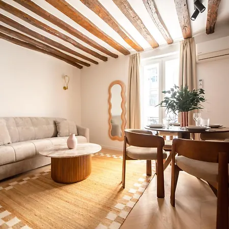 Chic In Center - With Ac Apartment
