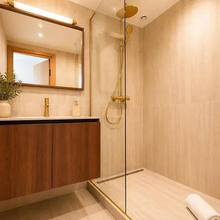 Apartment Chic In Center - With Ac *